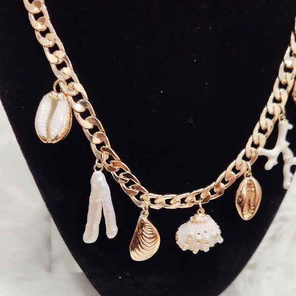 🔹House Of Harlow🔹️ 1960 Gold Charm 18" Natural Shell Freshwater Pearl Necklace - Picture 7 of 13